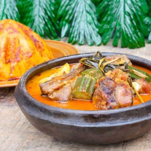 FOUFOU AVEC SAUCE CLAIRE